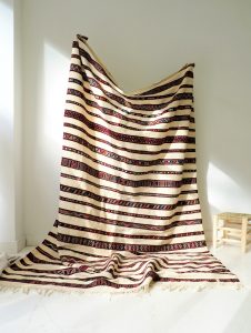 Couverture en pure laine tissée à la main au Maroc
