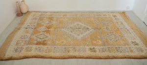 Aurhentic berber moroccan vintage nude rug