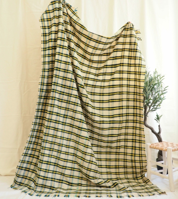couverture Berbère ancienne à carreaux, verte et jaune sur fond écru, en laine