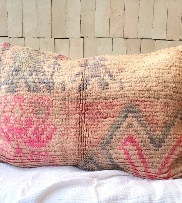 Housse de coussin vintage en pure laine réalisée à la main au Maroc