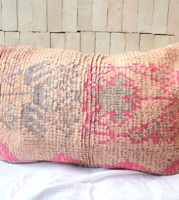 Housse de coussin vintage en pure laine réalisée à la main au Maroc