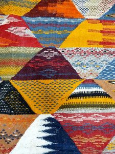 Vrai tapis berbere en pure laine tissé main au Maroc