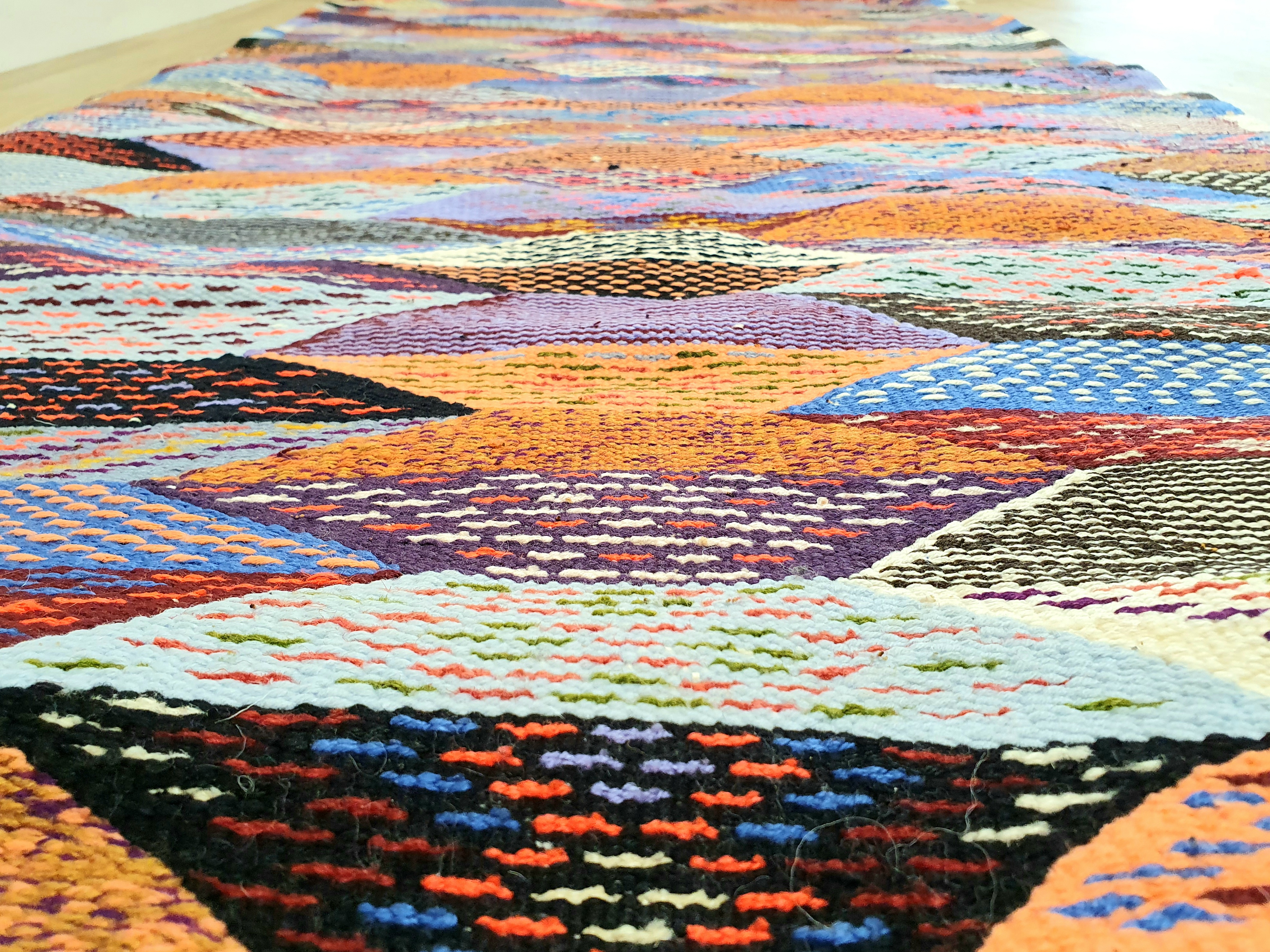 Vrai tapis berbere en pure laine tissé main au Maroc