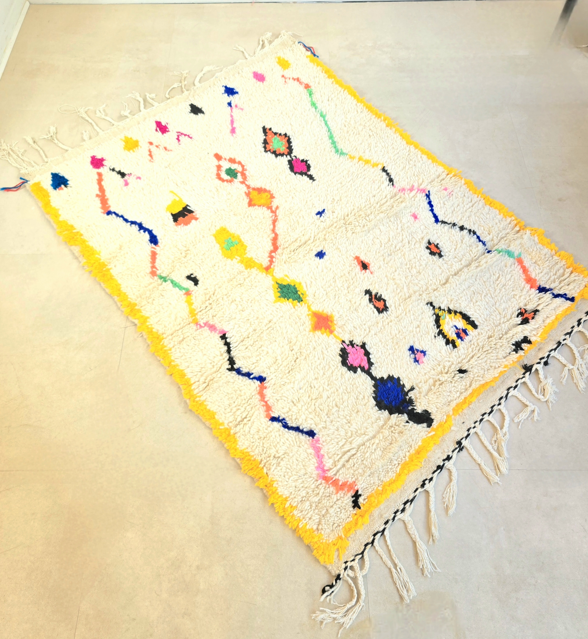 Handmade Moroccan Berber Azilal rug in 100% wool with multicolored patterns
