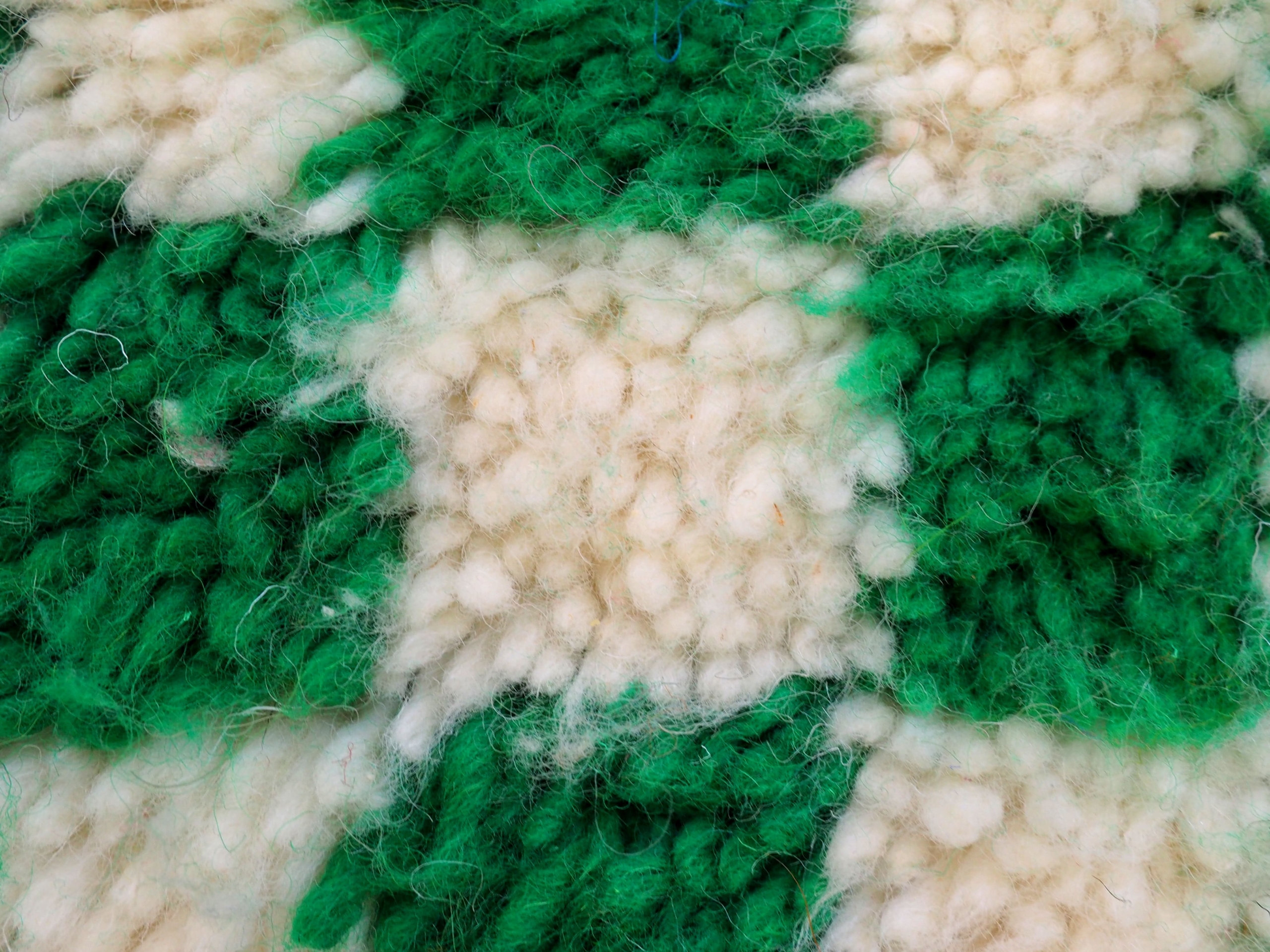 Tapis Berbère coloré vert en laine épaisse