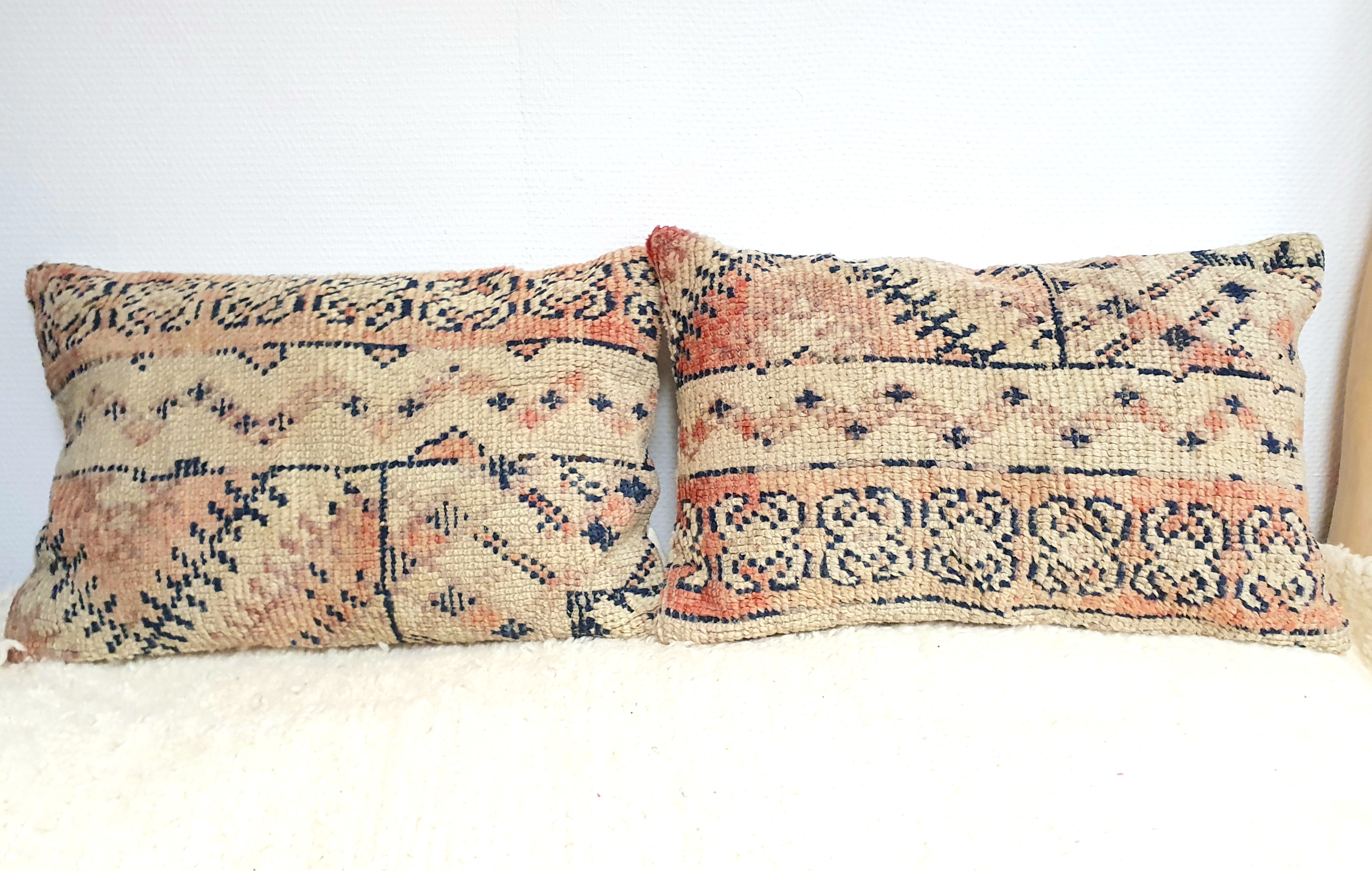Coussins berbères Marocains faits main en pure laine à partir d'un tapis vintage