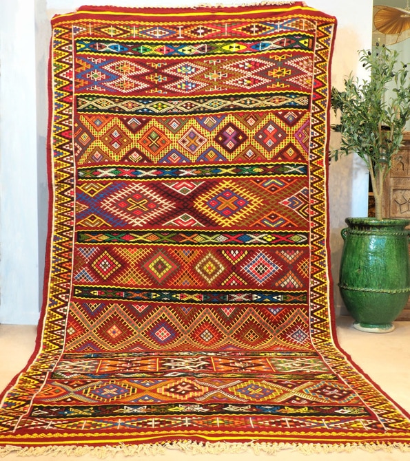 Grand tapis Mozabite Algérien fait main aux tons rouges et motifs Amazigh de couleurs vives