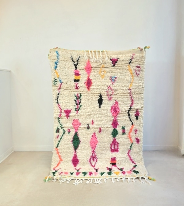 Tapis Amazigh fait main au Maroc aux motifs milticolores
