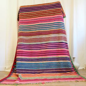 Tapis Berbère Kilim en pure laineà rayures multicolores