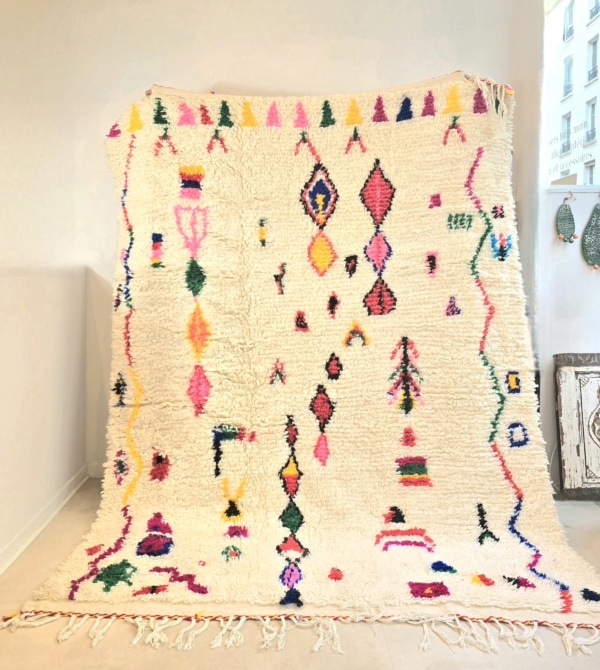 Tapis Berbère fait main au Maroc aux motifs multicolores