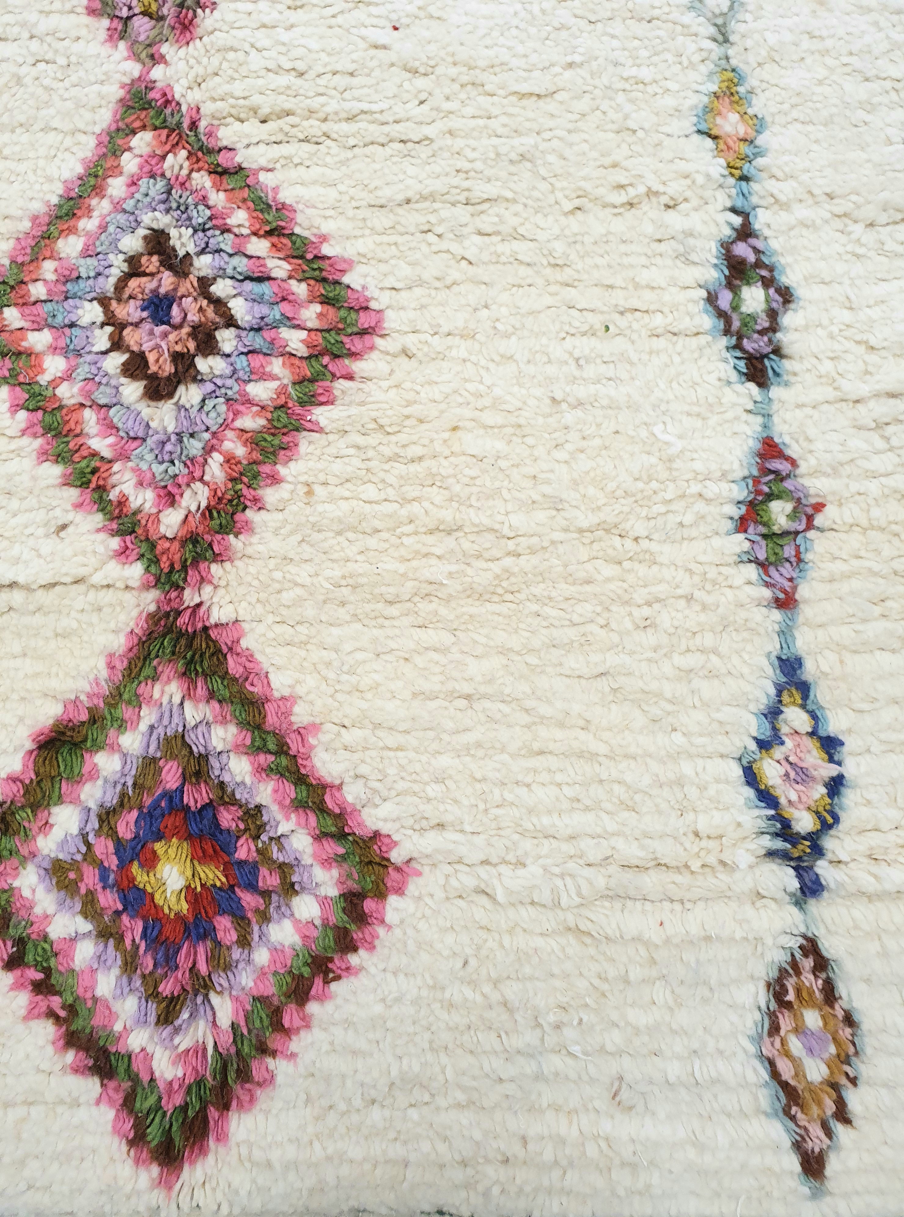 Vrai tapis Marocain fait à la main avec motifs berbères