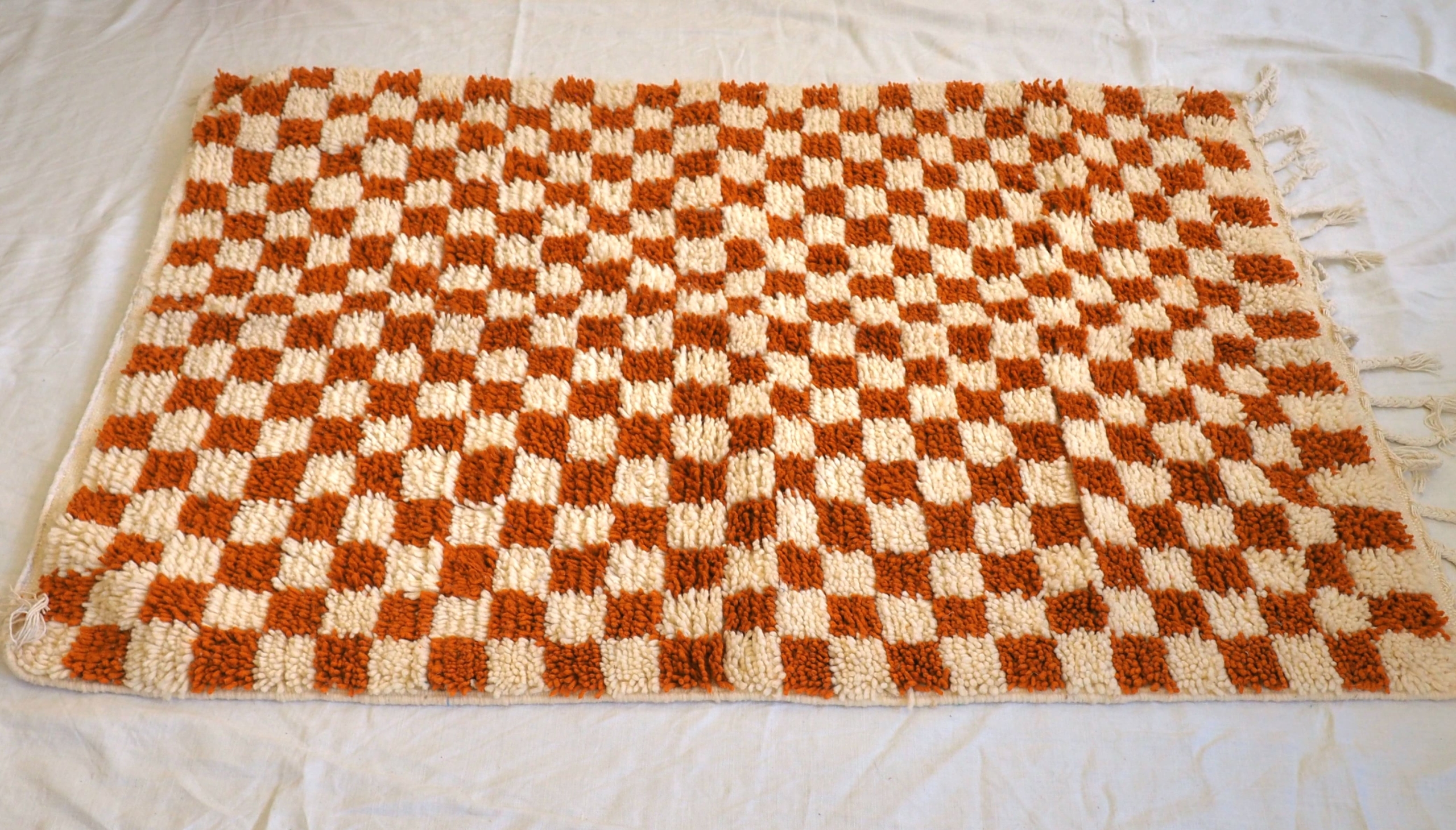 Vrai tapis Berbère fait main au Maroc 100ù pure laine style design contemporain