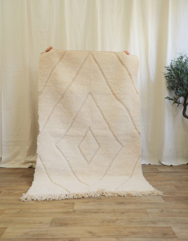 Authentique tapis Berbère fait main au Maroc en pure laine vierge de mouton motifs en relief