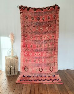 Tapis berbère ancien en pure laine fait main au Maroc