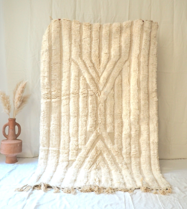 Tapis Berbère fait main dans la plus belle laine du Maroc, couleur blanc crème