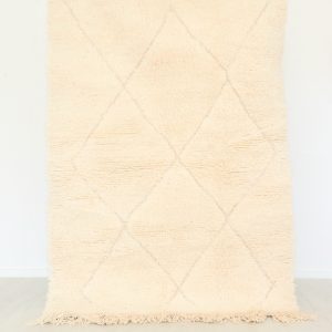 Tapis Berbère Marocaon fait main en pure laine avec motifs graphiques en relief ton sur ton