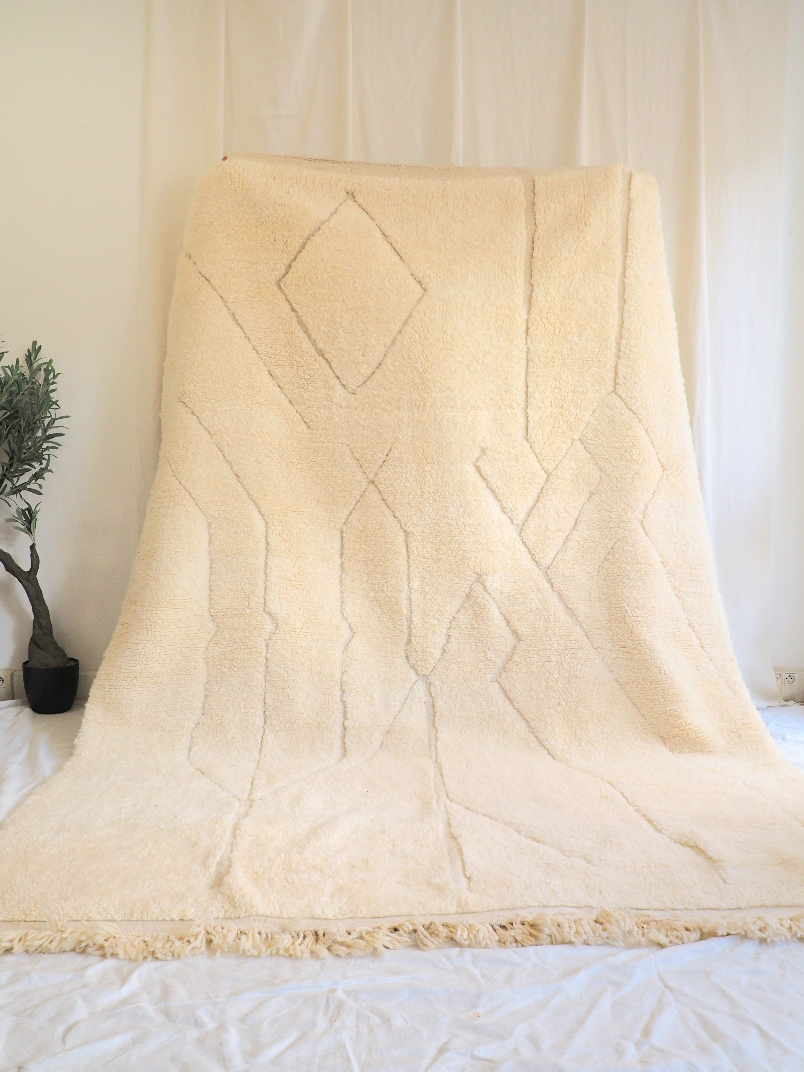 Vrai tapis Berbère Marocain fait main couleur blanc crème 100% pure laine de mouton
