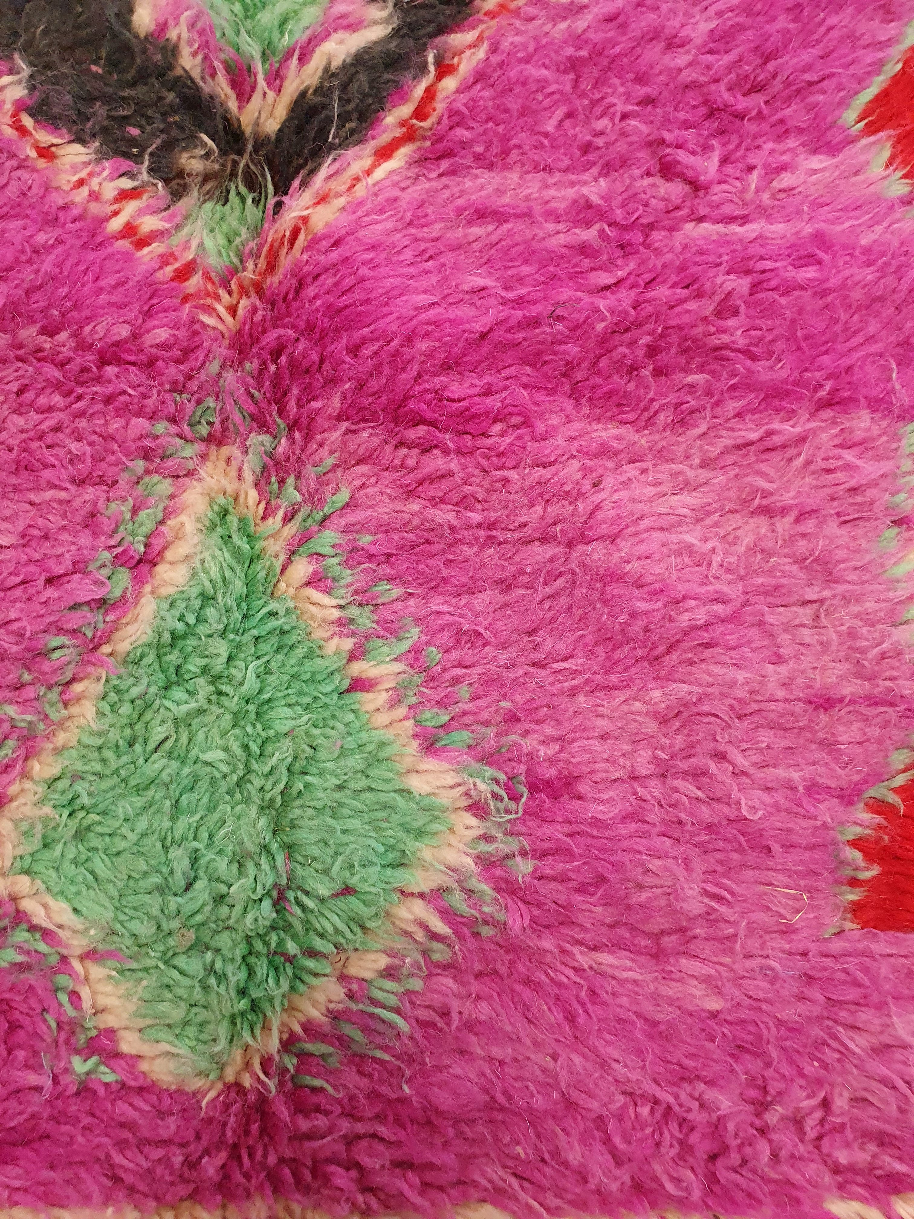 tapis berbere pure laine fait main avec motifs colorés