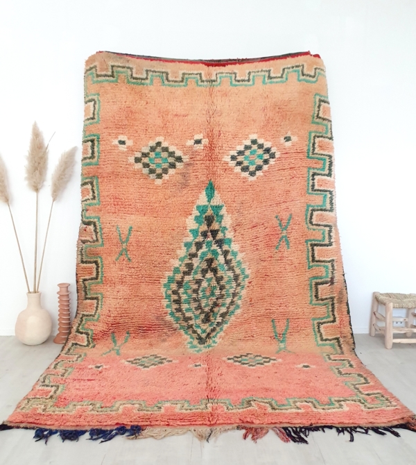 Tapis Berbère Marocain ancien fait à la main en pure laine, dans des tons roses et verts