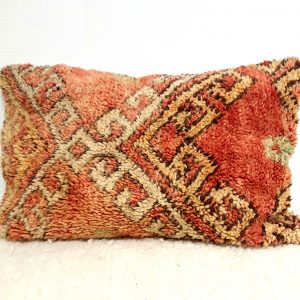 Coussin fait main au Maroc en pure laine aux tons roses