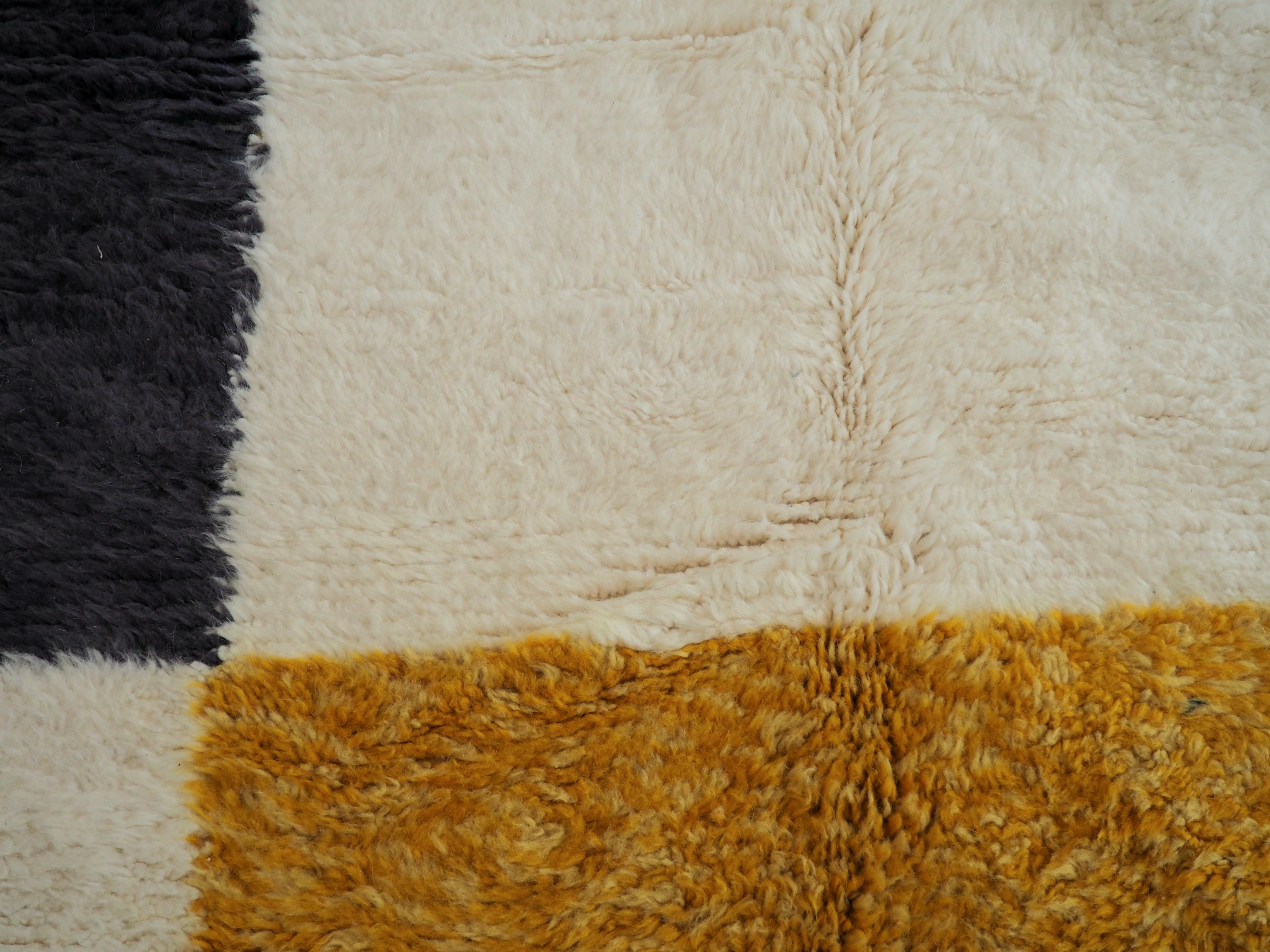 Tapis laine de qualité supérieure fait main au Maroc, pièce unique