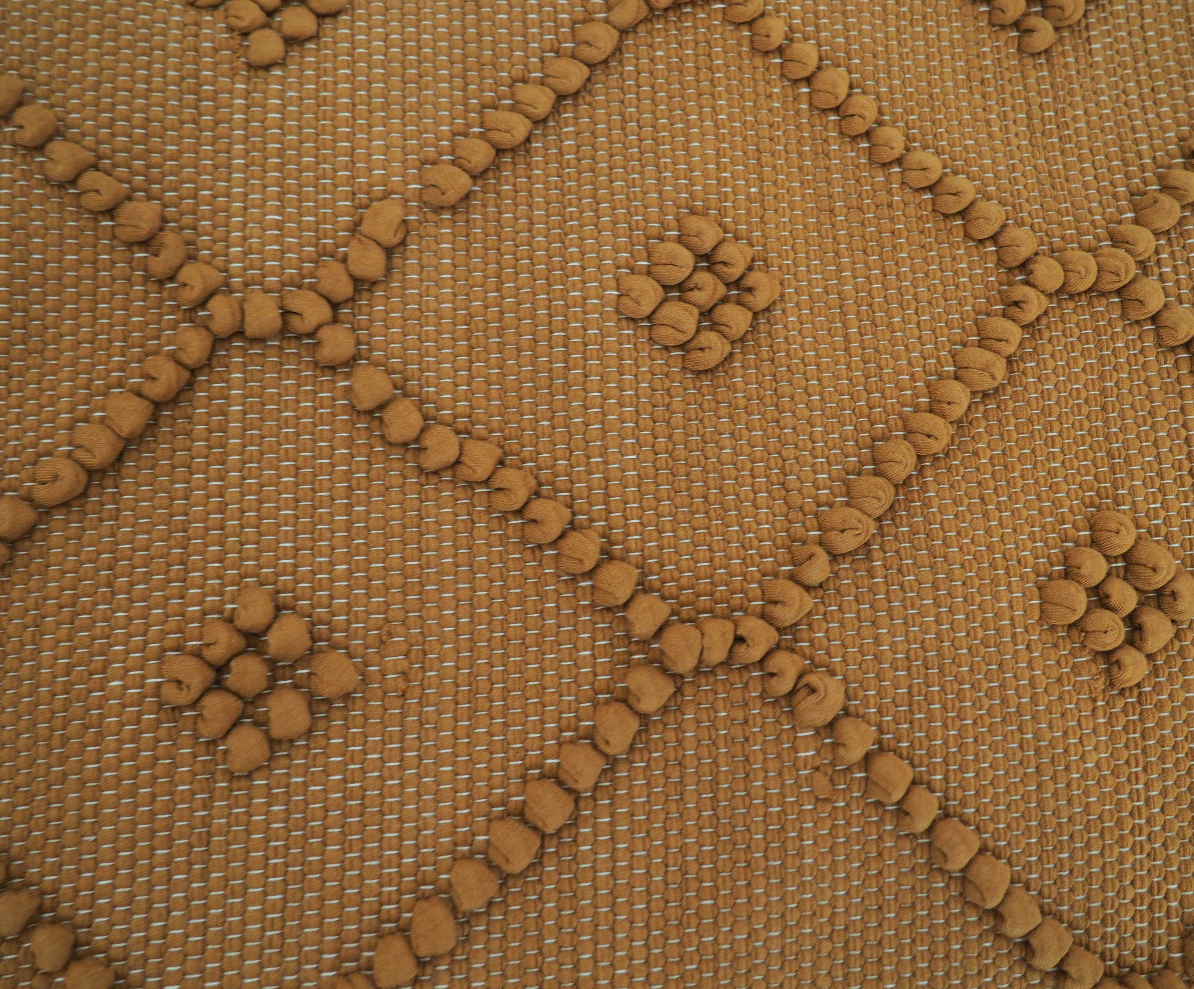 Tapis Portugais fait main en coton recyclé couleur marron camel