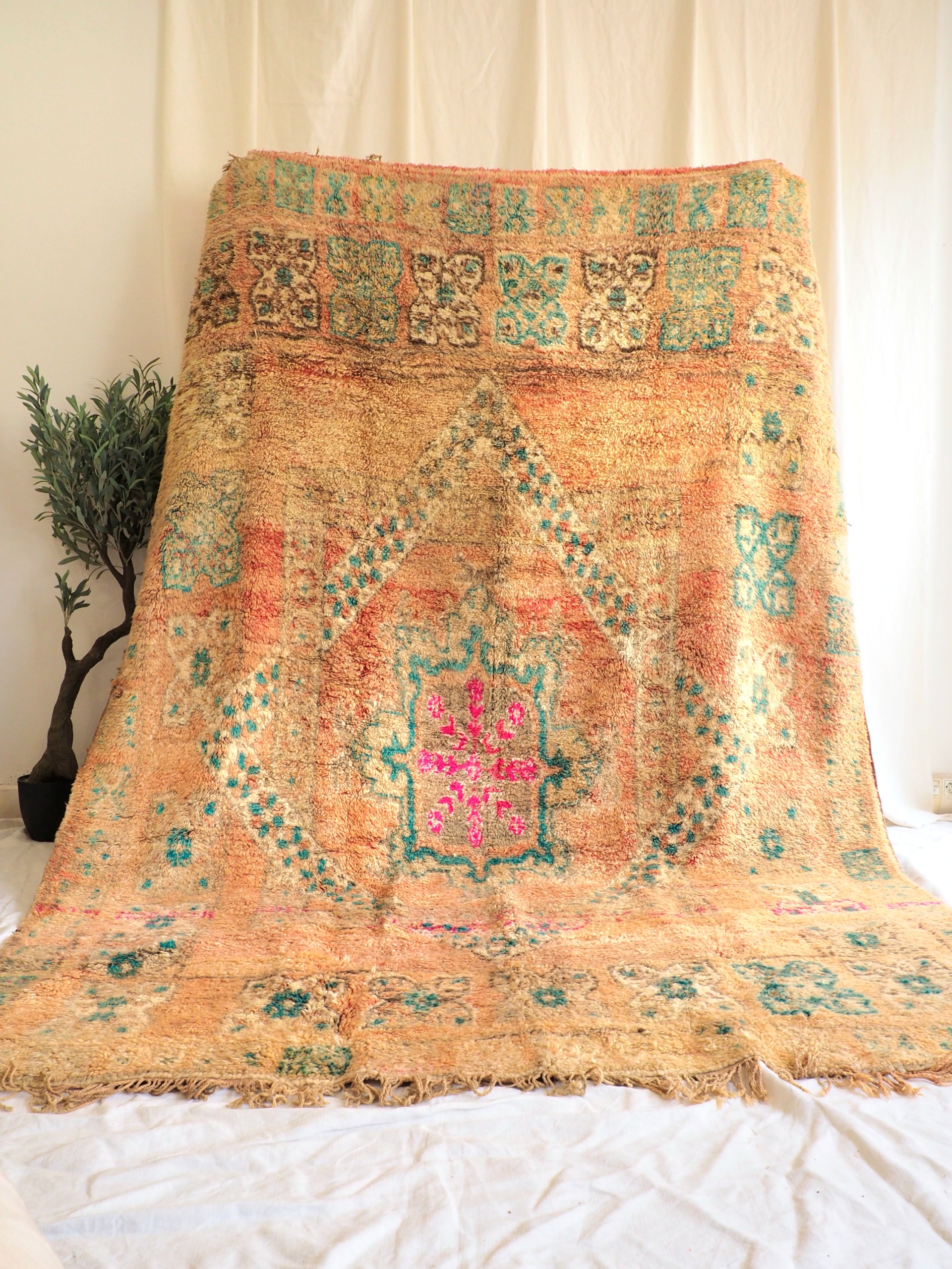 Vrai tapis Berbère Marocain vintage fait main en pure laine de mouton
