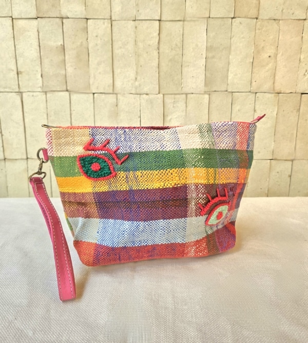 Trousse cousue main au Maroc à partir d'une couverture Amazighe vintage