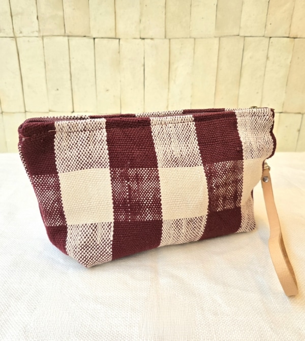Trousse Amazighe cousue main au Maroc à partir d'une couverture Berbère vintage