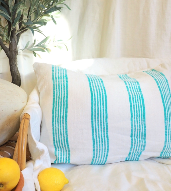 Coussin rayé fait main au Maroc