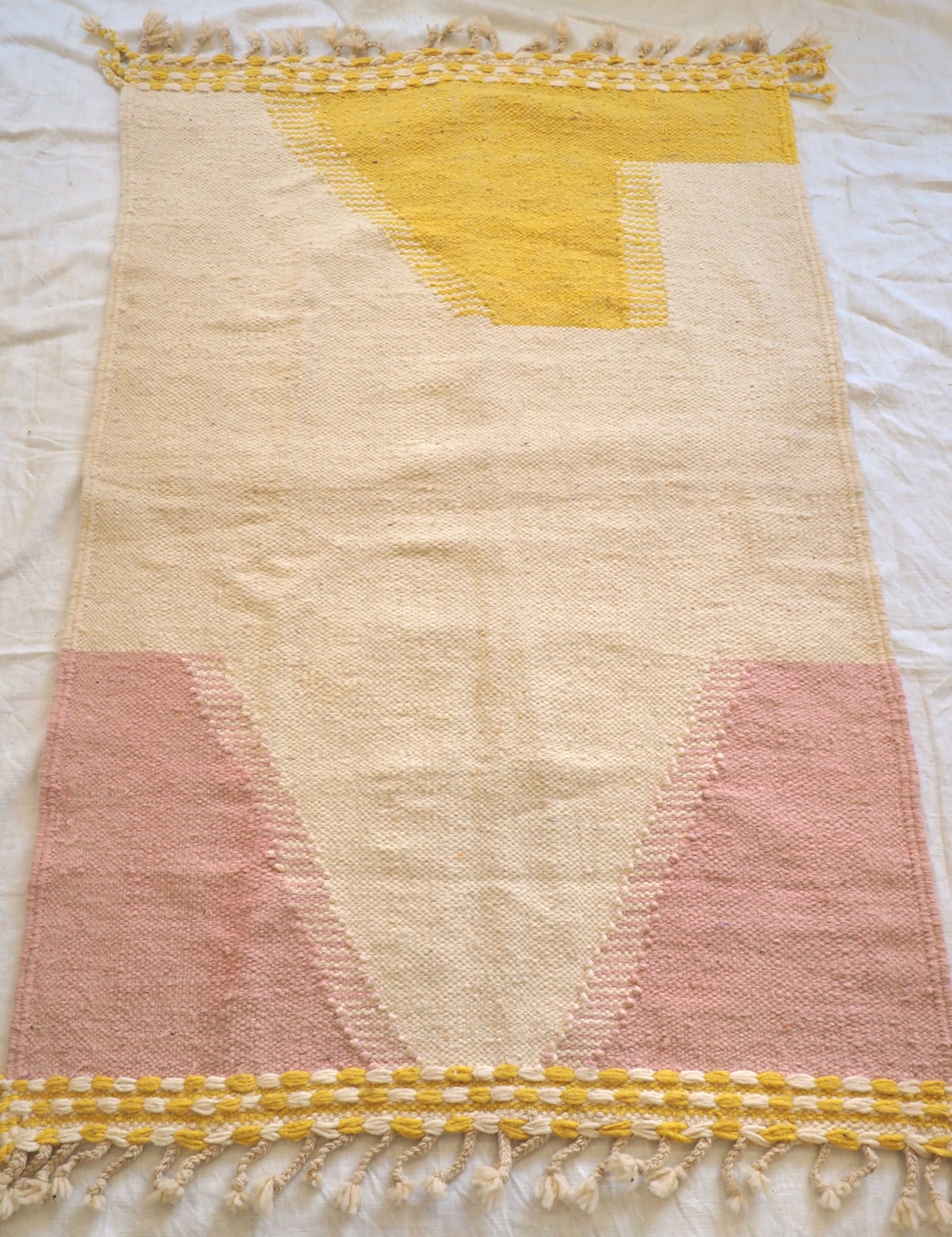 Authentique tapis Berbère Marocain coloré en pure laine de qualité supérieure