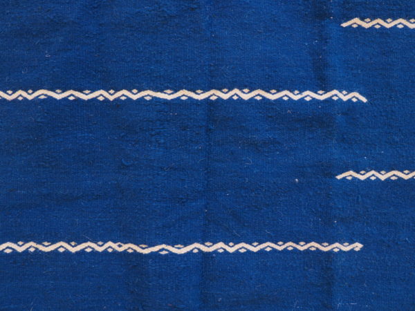 tapis en laine bleu et blanc