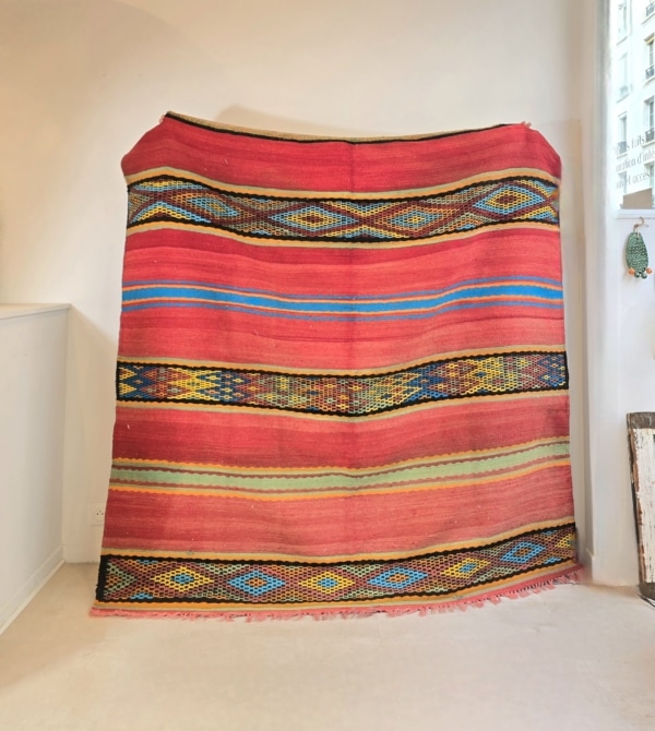 Tapis Berbère ancien fait main en Algérie dans la région de Ghardaïa