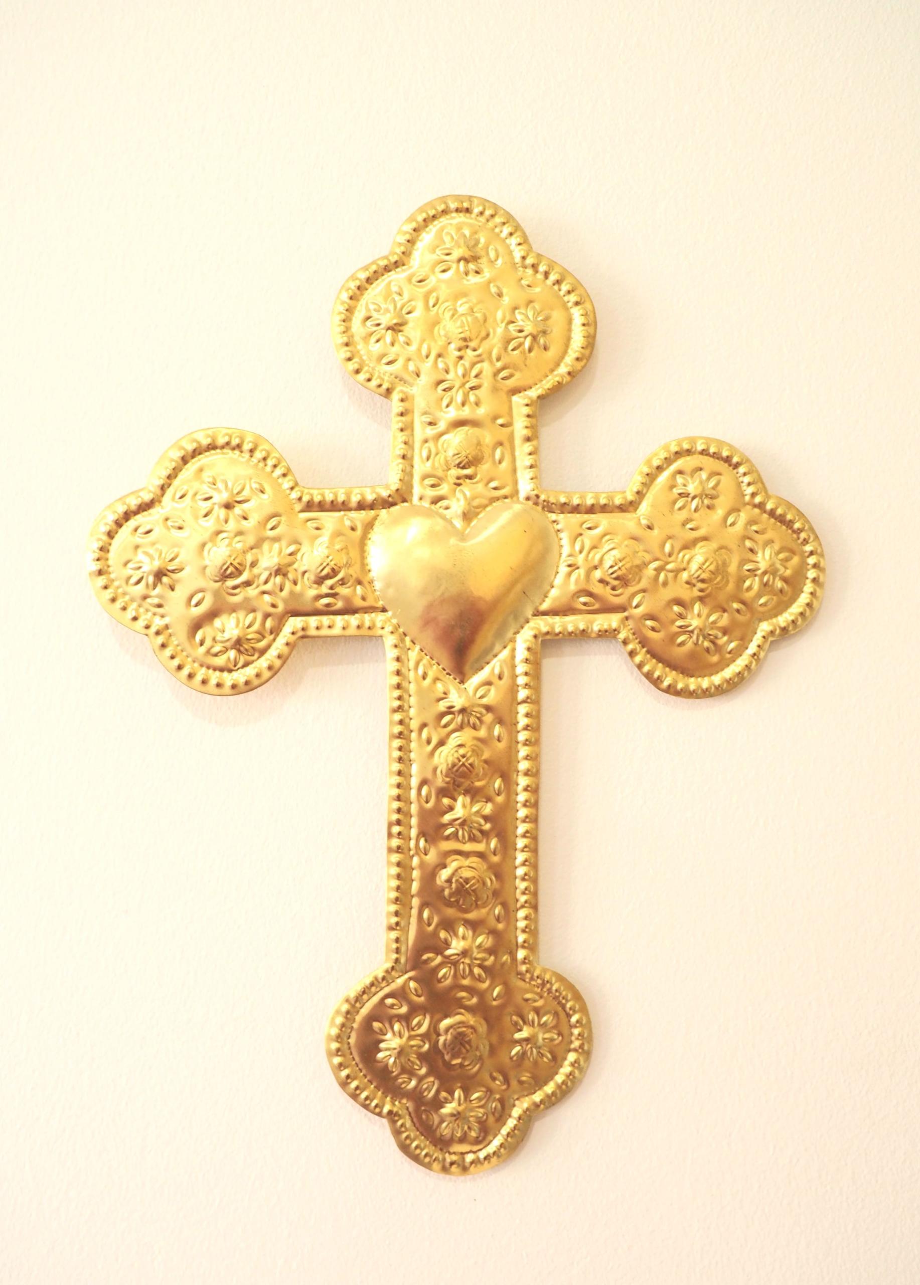 Ex voto en forme de croix sacrée en laiton