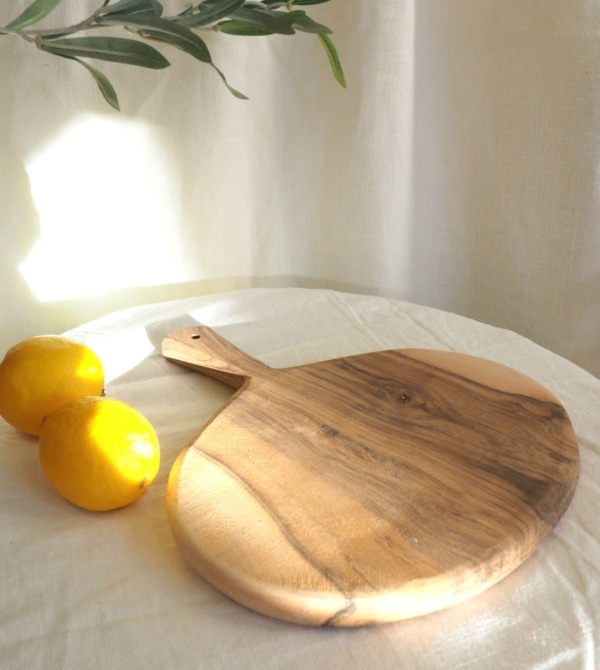 Planche artisanale à découper en bois de noyer