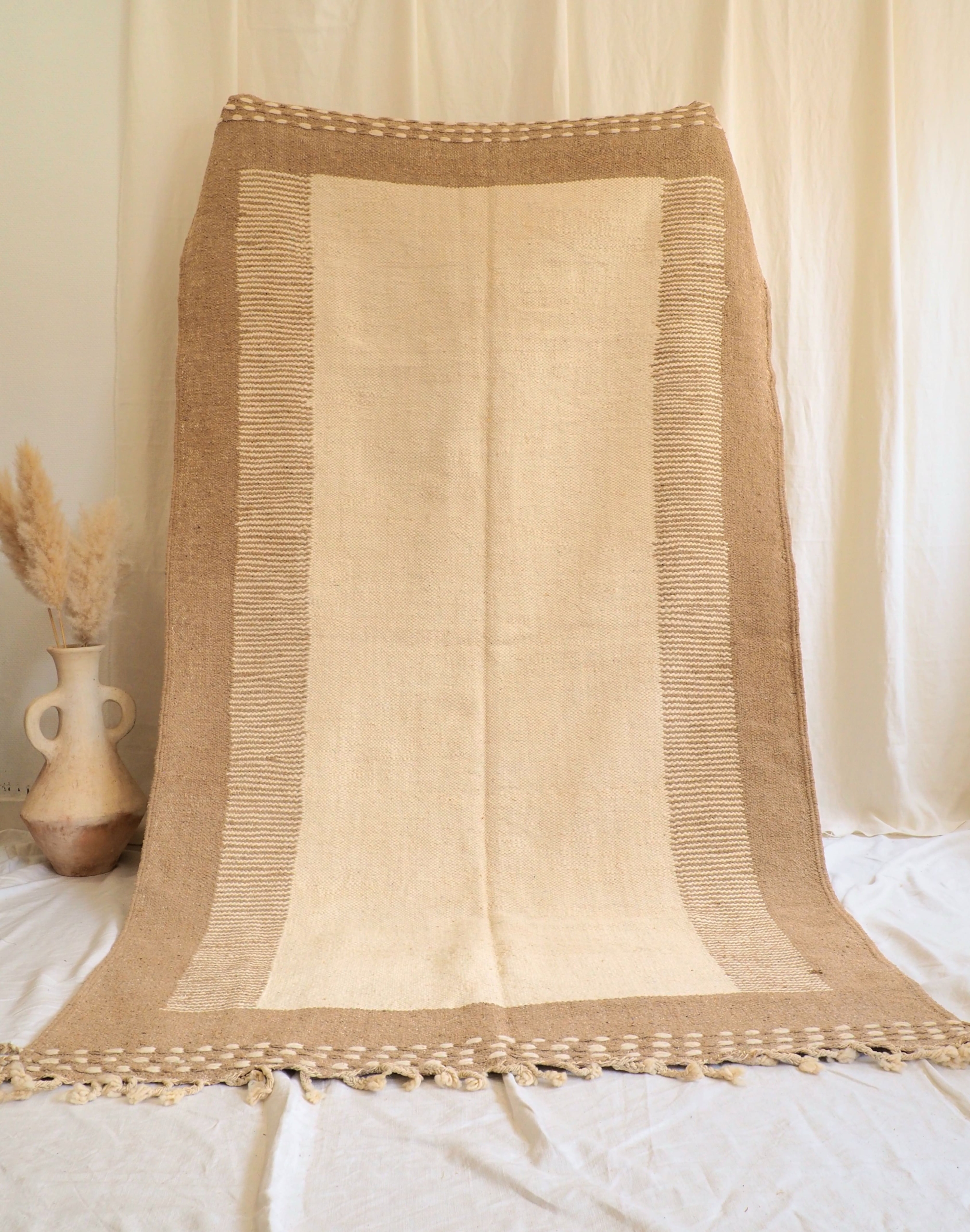 Grand tapis Berbère Marocain fait main en pure laine idéal salon chambre salle à manger
