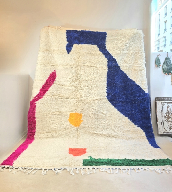 Tapis Amazigh 100% pure laine de mouton tissé main dans un style moderne