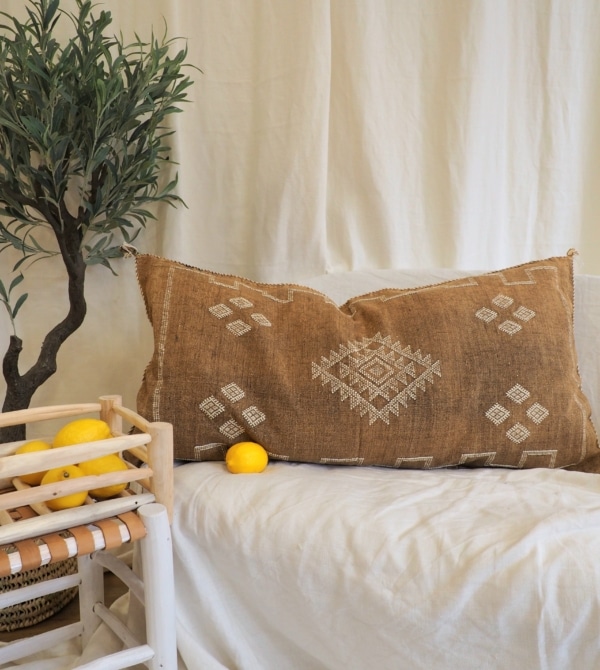 Grand coussin Berbère Marocain Sabra en fibre végétale d'aloé