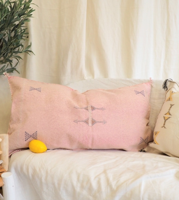 Grand coussin Berbère Marocain Sabra en fibre végétale d'aloé