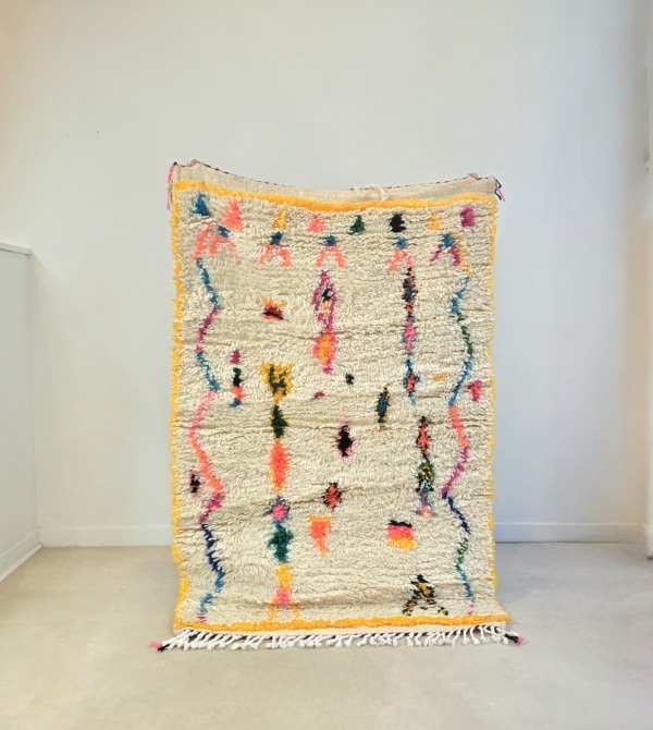 Tapis Berbère fait main au Maroc aux motifs multicolores