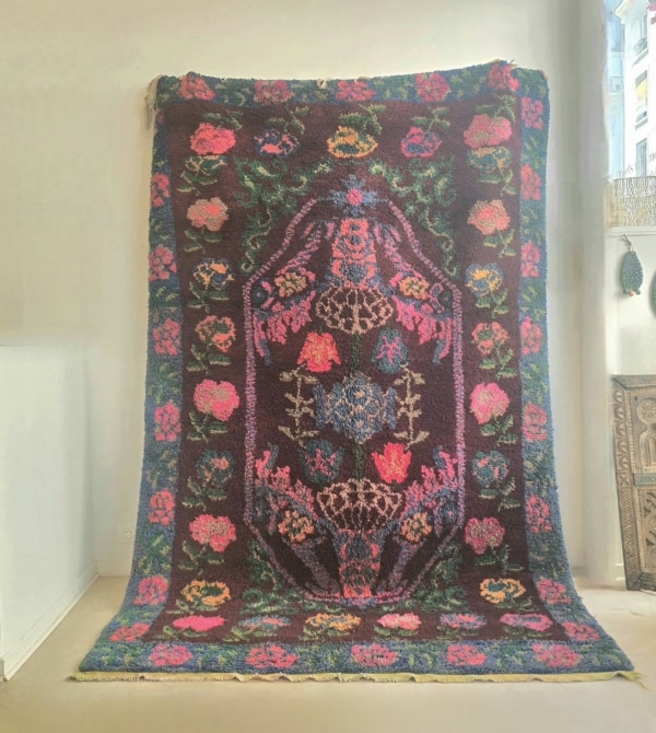 Tapis Berbère ancien en pure laine fait main en Algérie, motifs floraux