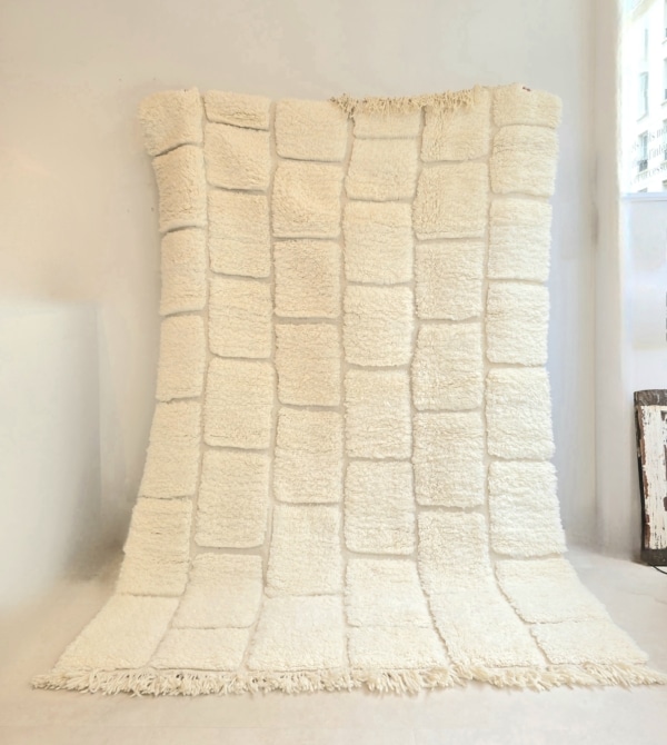 Tapis Berbère fait main au Maroc design graphique contemporain 100% pure laine vierge de mouton