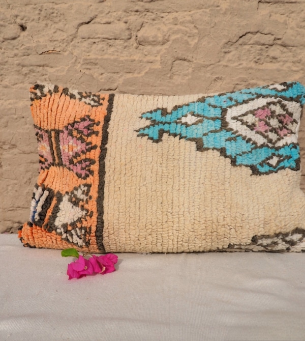 Housse de coussin Berbère réalisée à la main à partir d'un tapis Marocain ancien