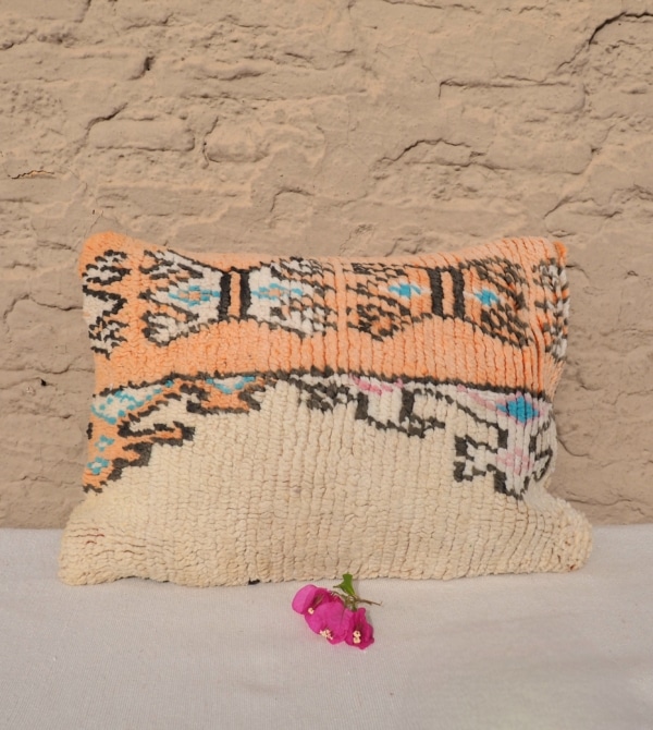 Housse de coussin Berbère réalisée à la main à partir d'un tapis Marocain ancien
