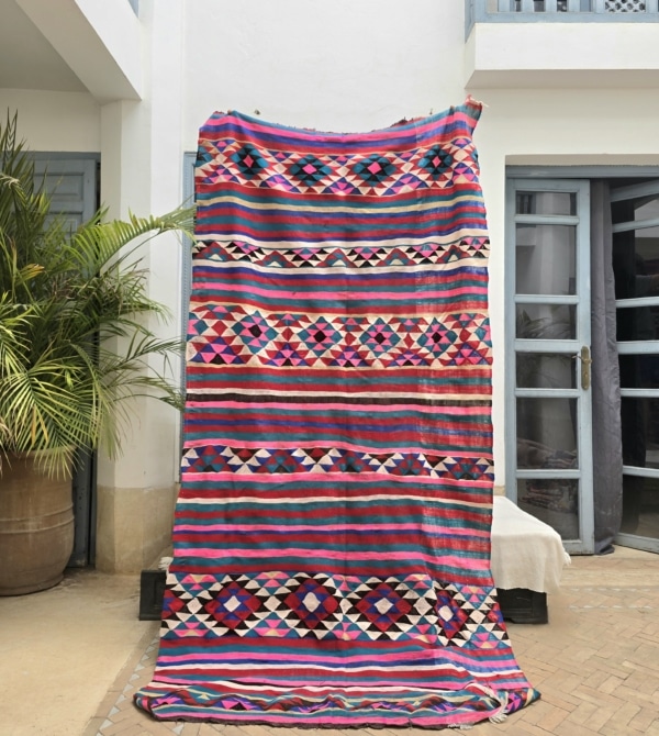 Grande couverture Berbère ancienne faite main au Maroc
