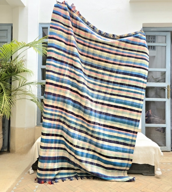 Grande couverture Berbère ancienne faite main au Maroc
