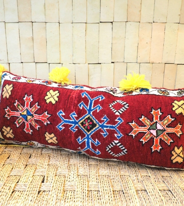 Housse de coussin double face colorée tissée main en Algérie avec pompons jaunes