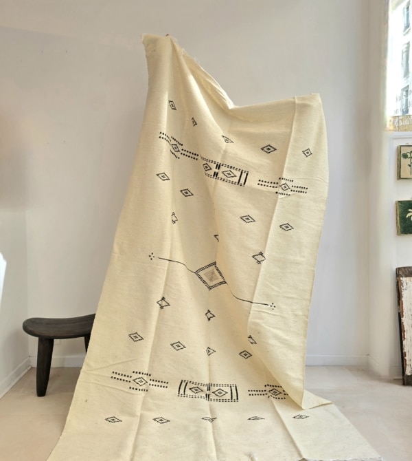 Couverture Berbère Algérienne noire et blanche en pure laine