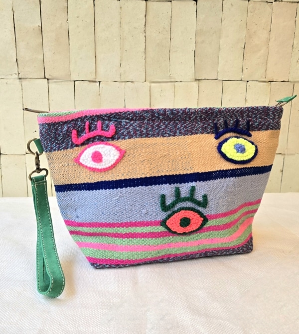 Trousse Amazighe cousue main au Maroc à partir d'une couverture Berbère vintage