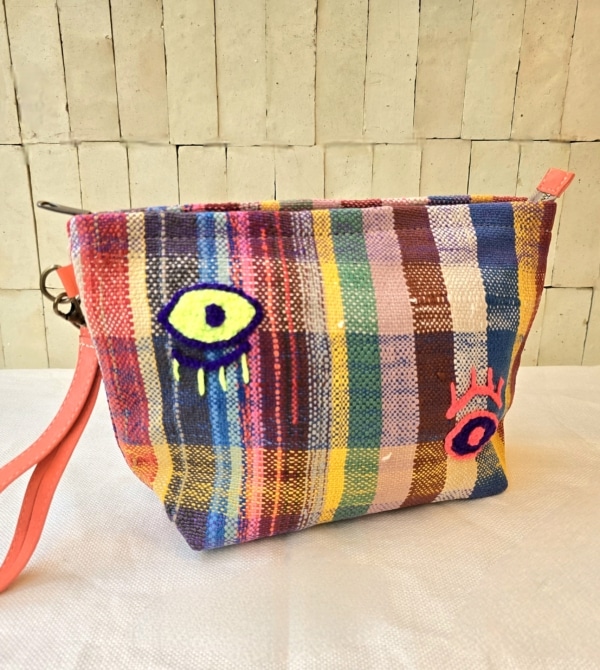 Trousse cousue main au Maroc à partir d'une couverture Amazighe vintage